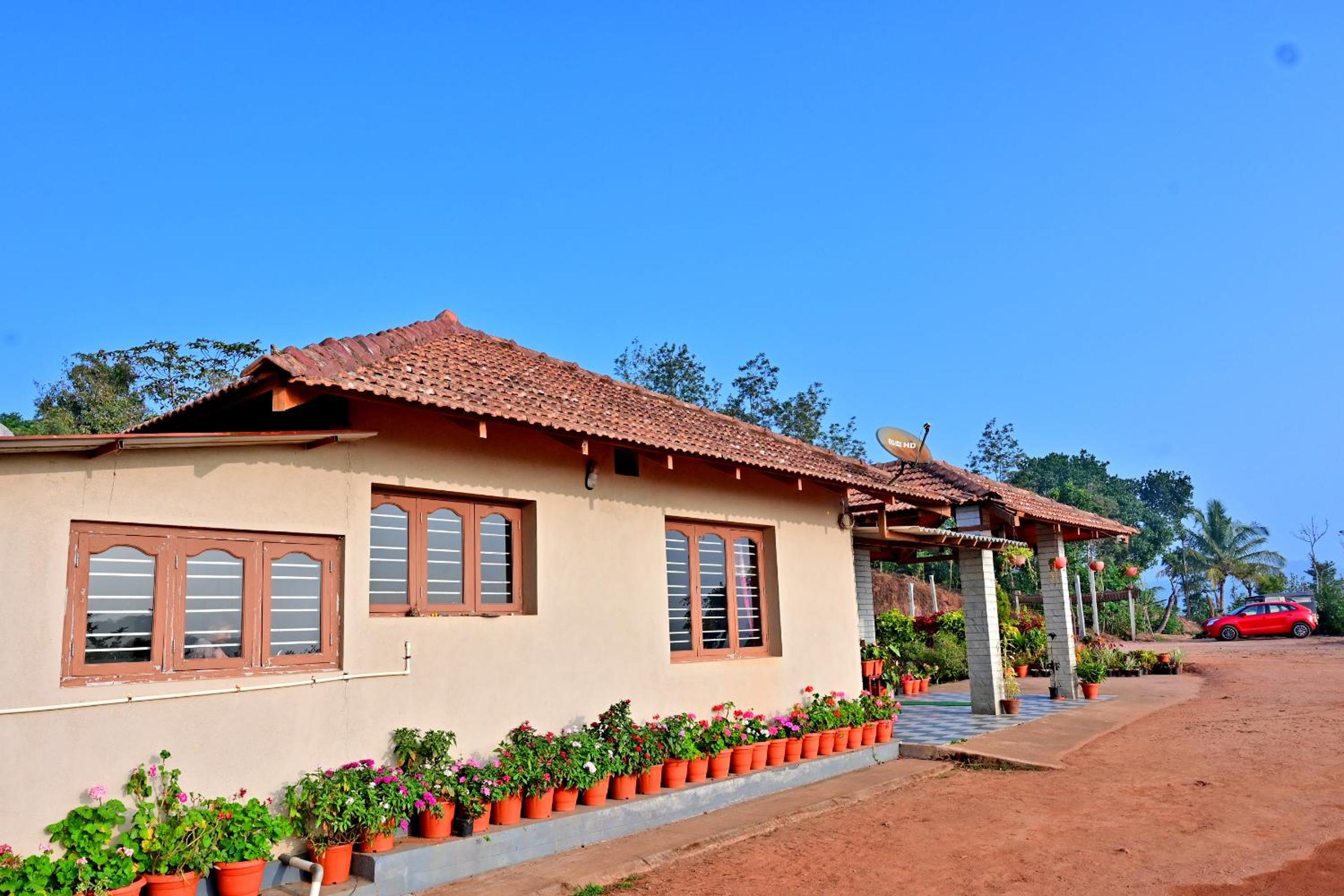 MitlyTree Homestay with Mountain View view 2