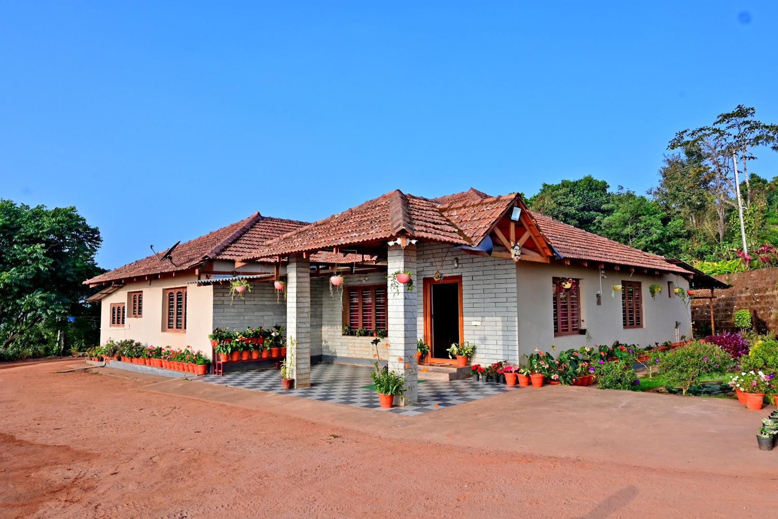 MitlyTree Homestay with Mountain View view 3