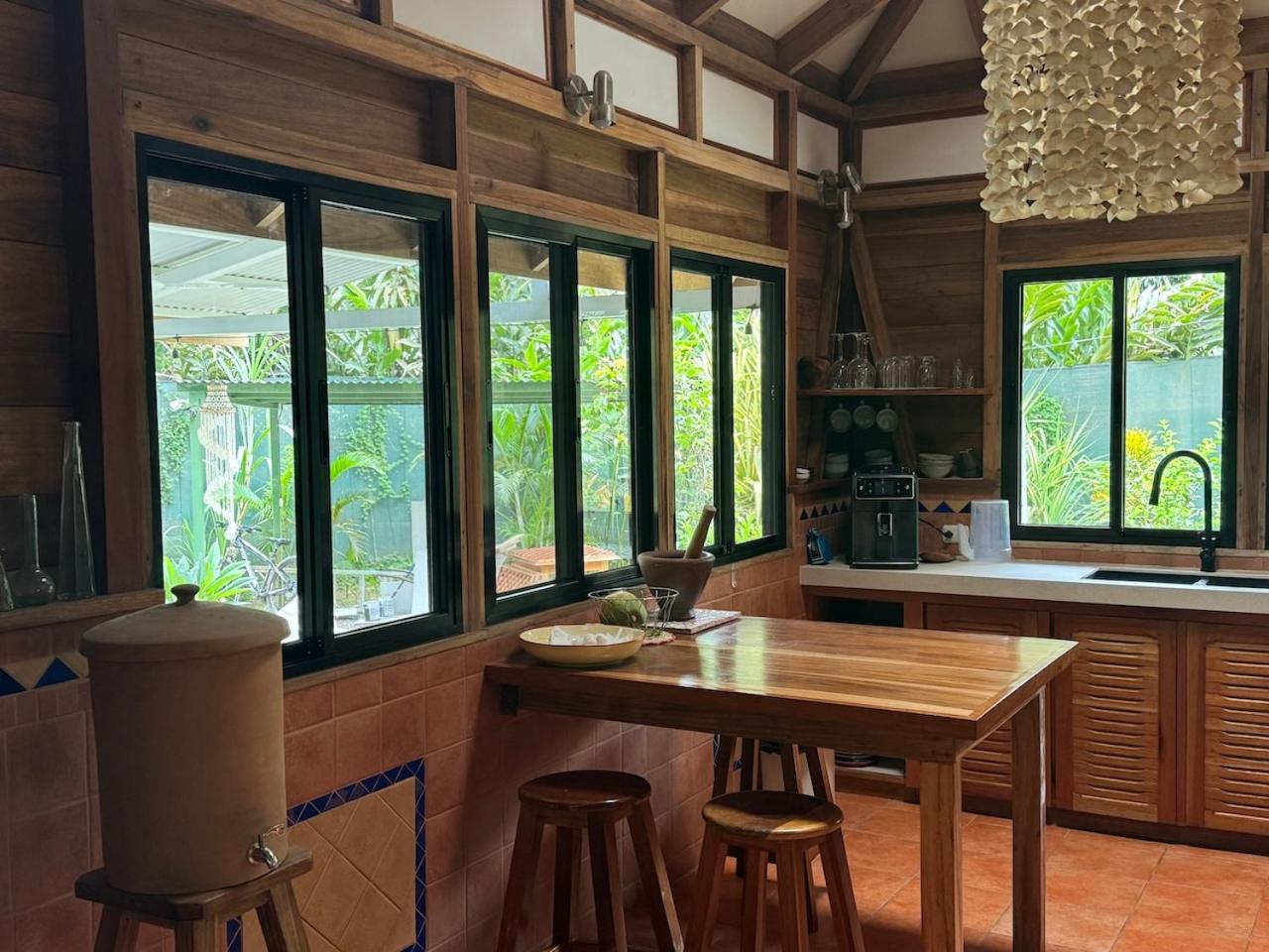 Casa Luminosa jungle villa