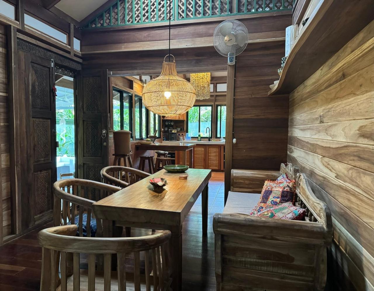 Casa Luminosa jungle villa