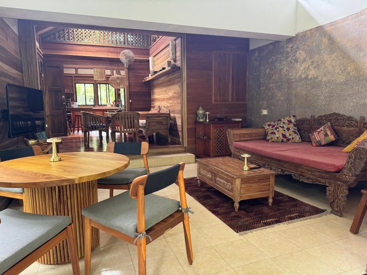 Casa Luminosa jungle villa