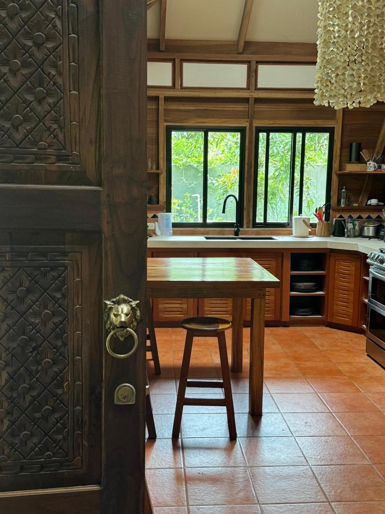 Casa Luminosa jungle villa