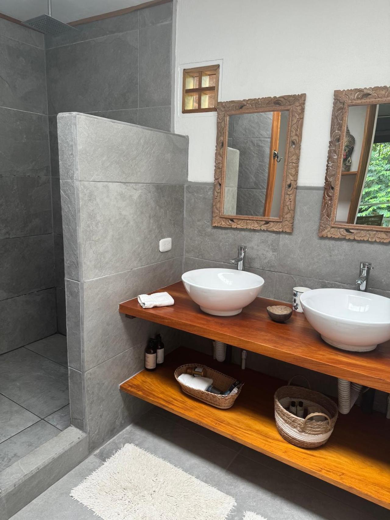 Casa Luminosa jungle villa
