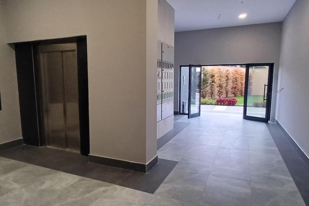 Orange Apartment, photo 23