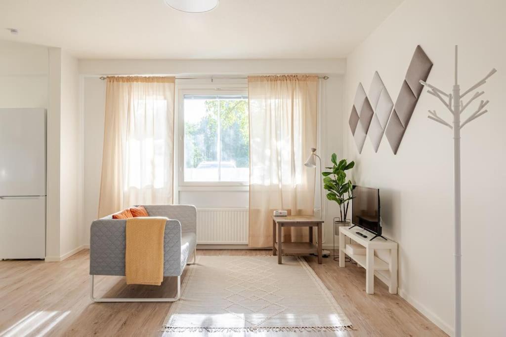 Uudistettu studio kahdelle omalla parkkipaikalla