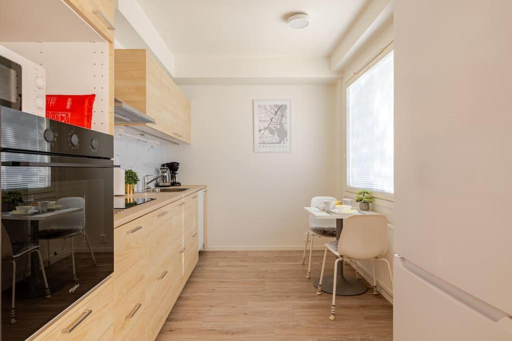 Uudistettu studio kahdelle omalla parkkipaikalla