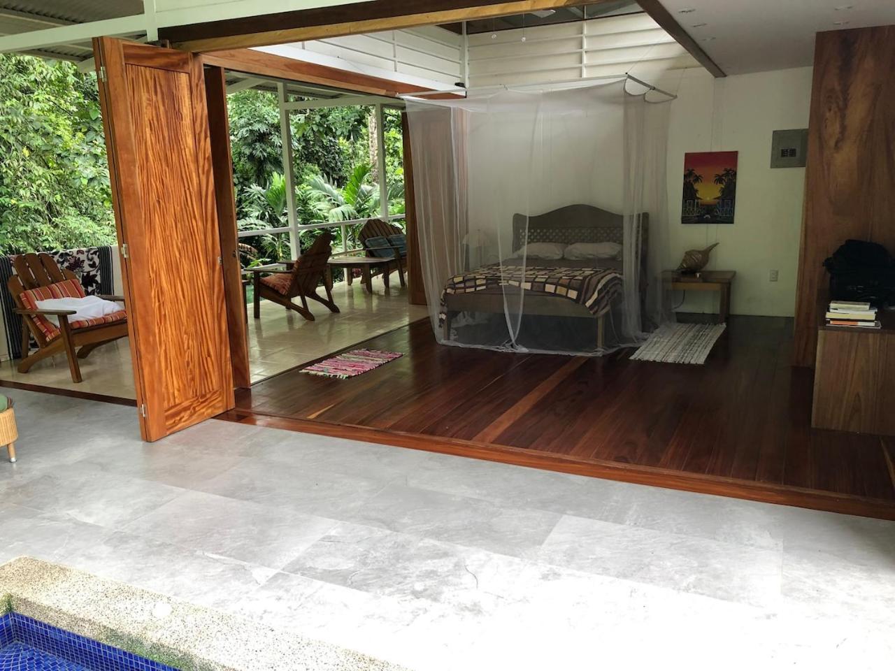 Casa Luminosa jungle villa