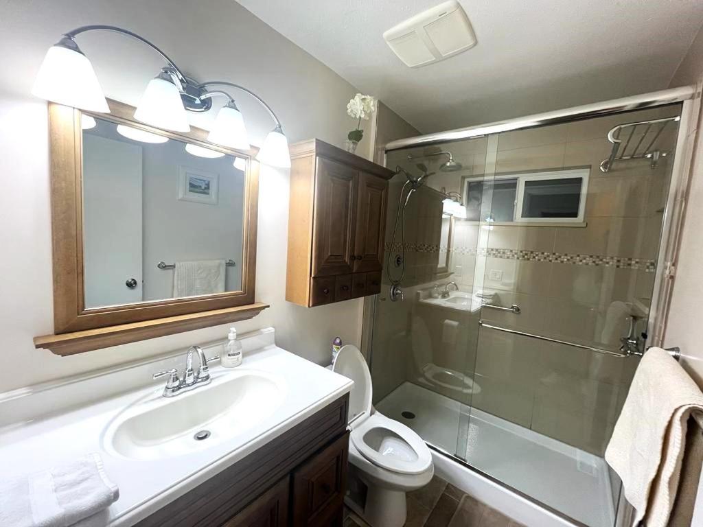 Romantic & Cosy Room - Minutes From Langley Downtown