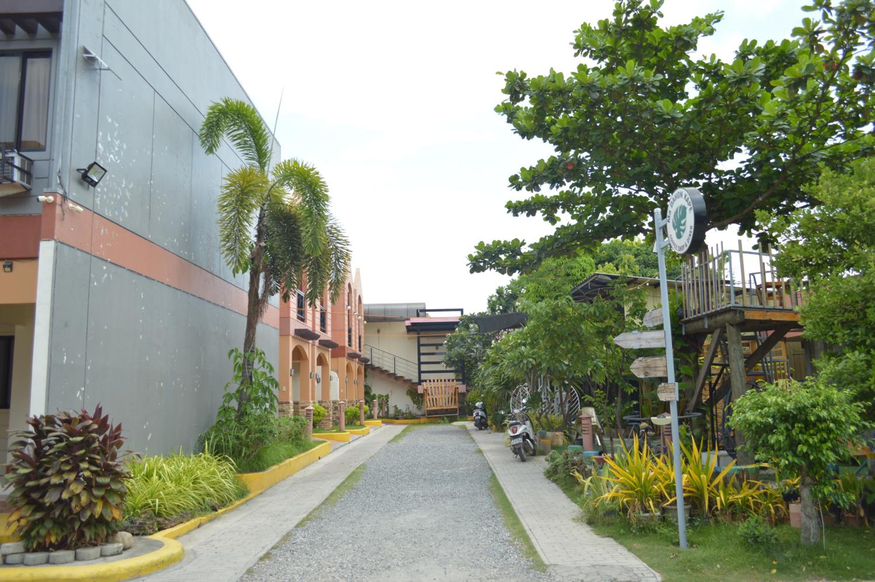 Manora Apartment