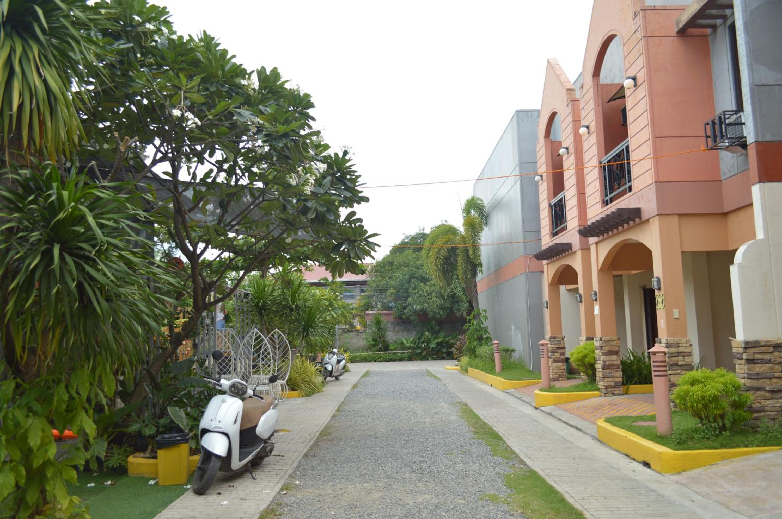 Manora Apartment