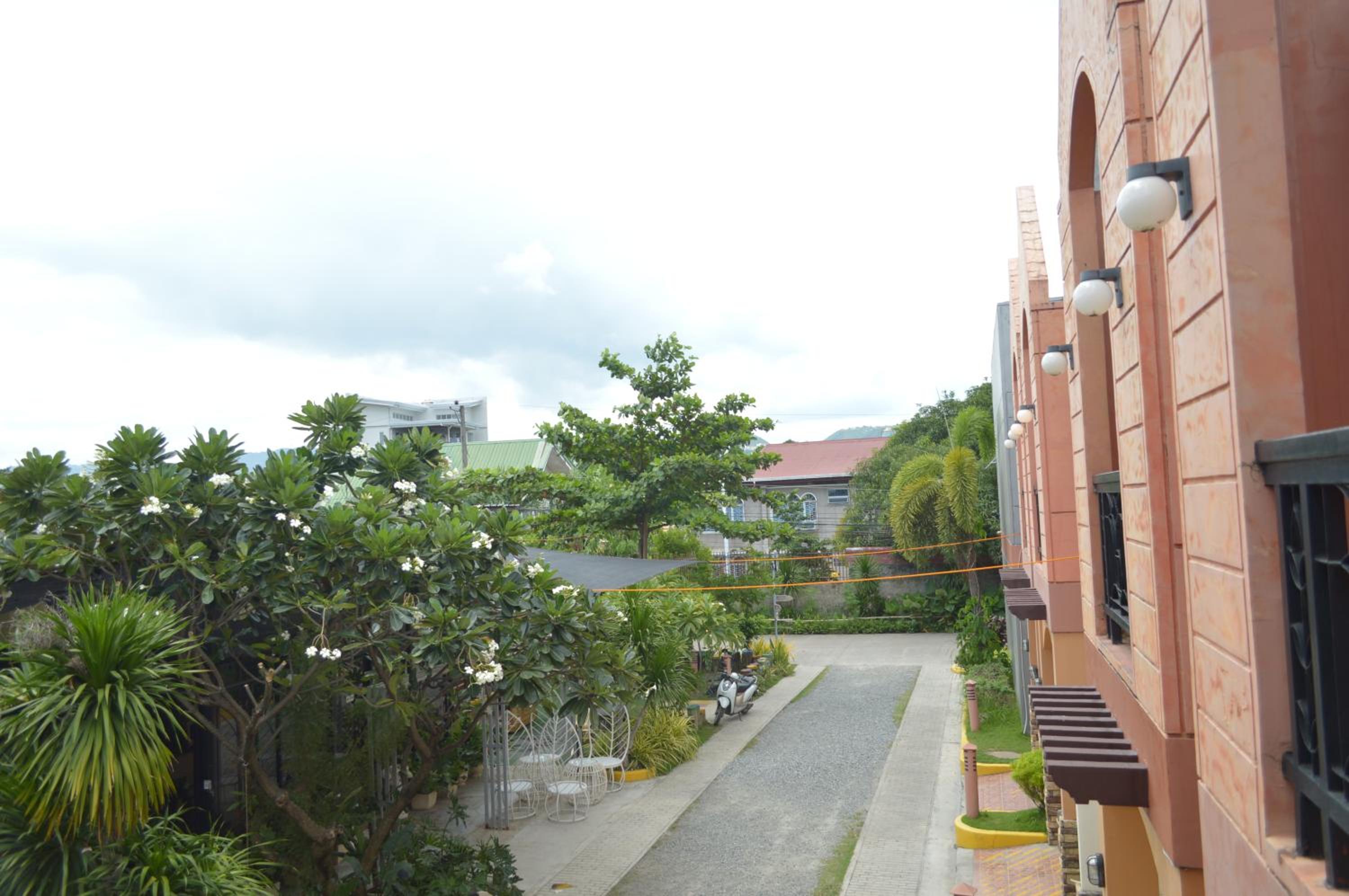 Manora Apartment