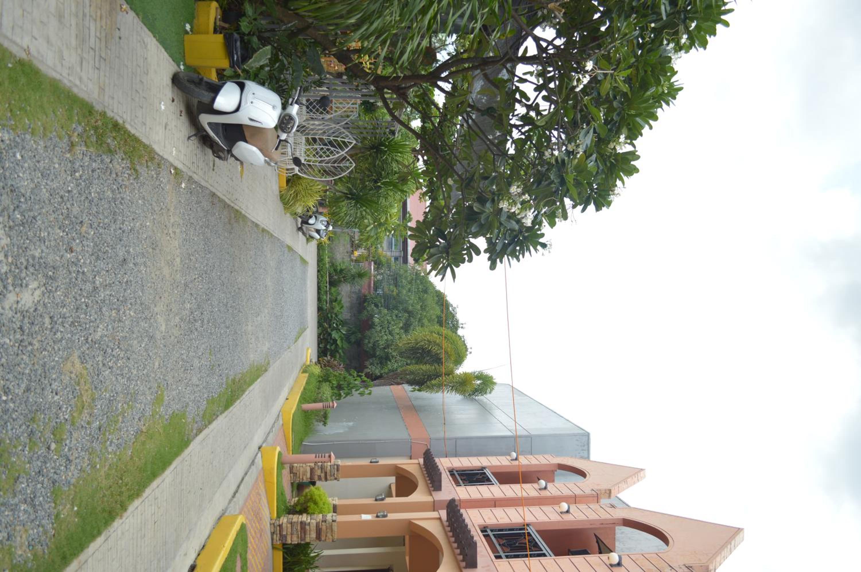 Manora Apartment
