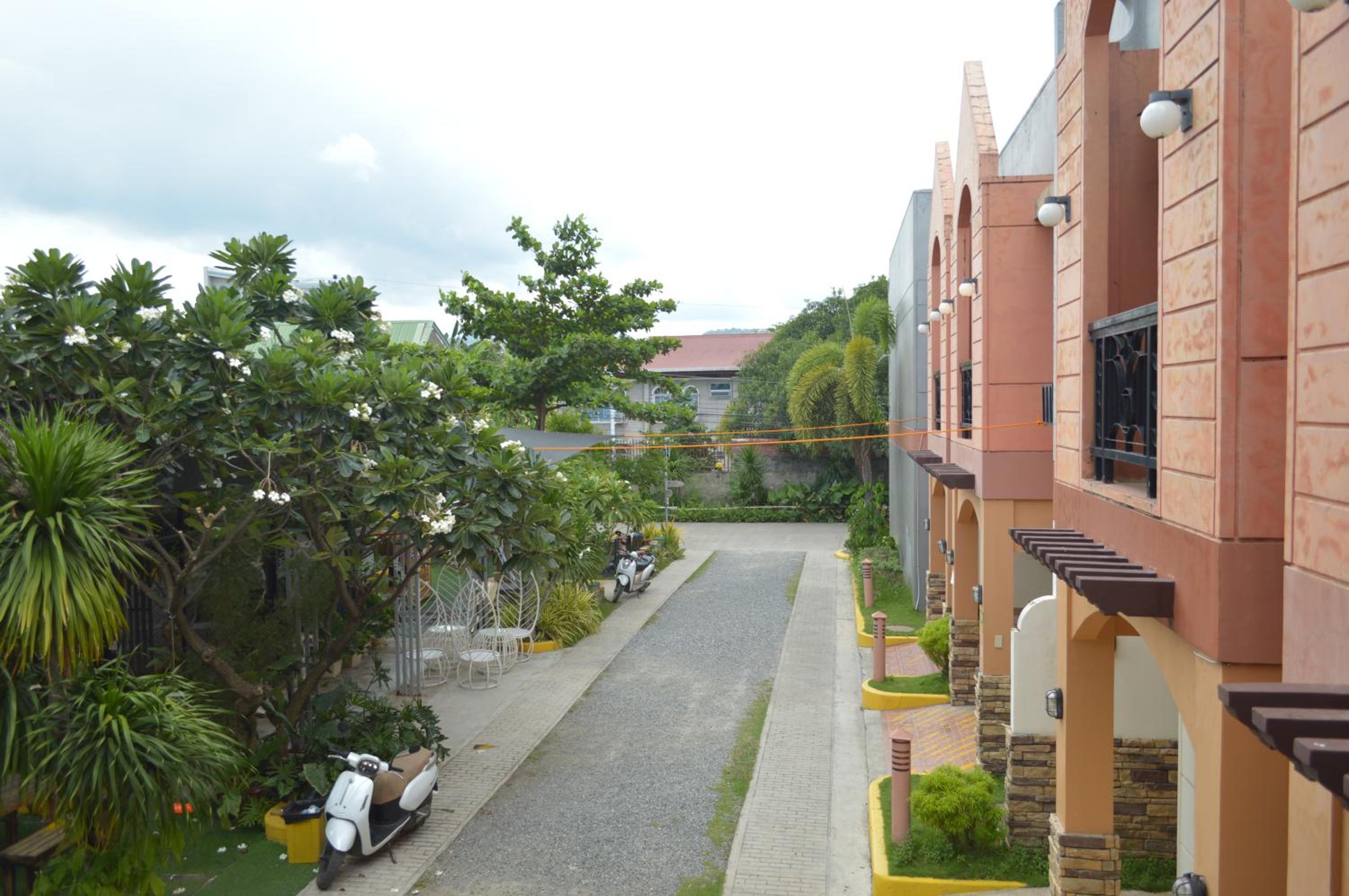 Manora Apartment