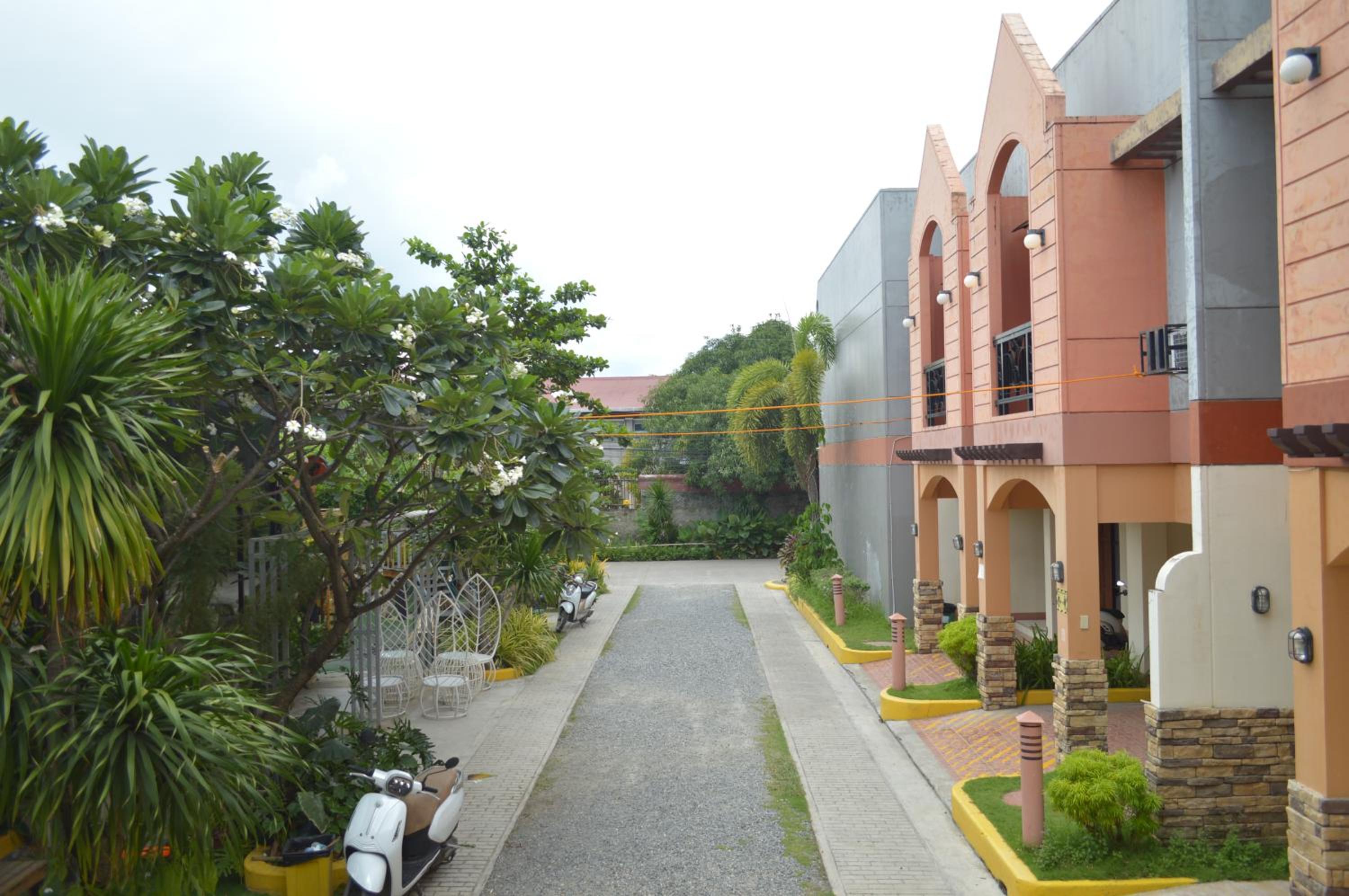 Manora Apartment