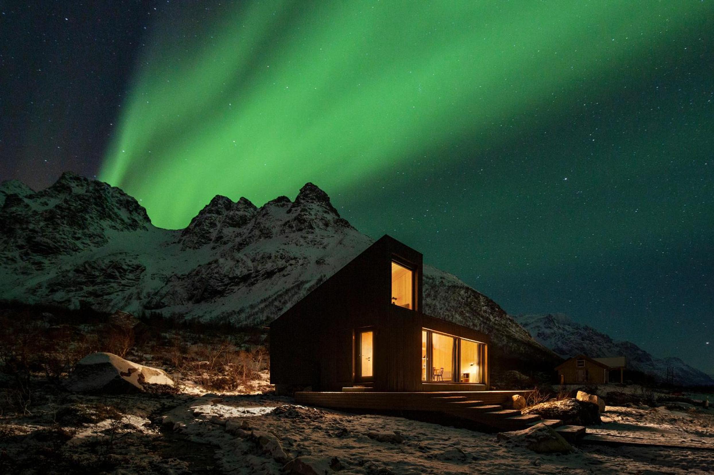 Black Aurora Nook view 2