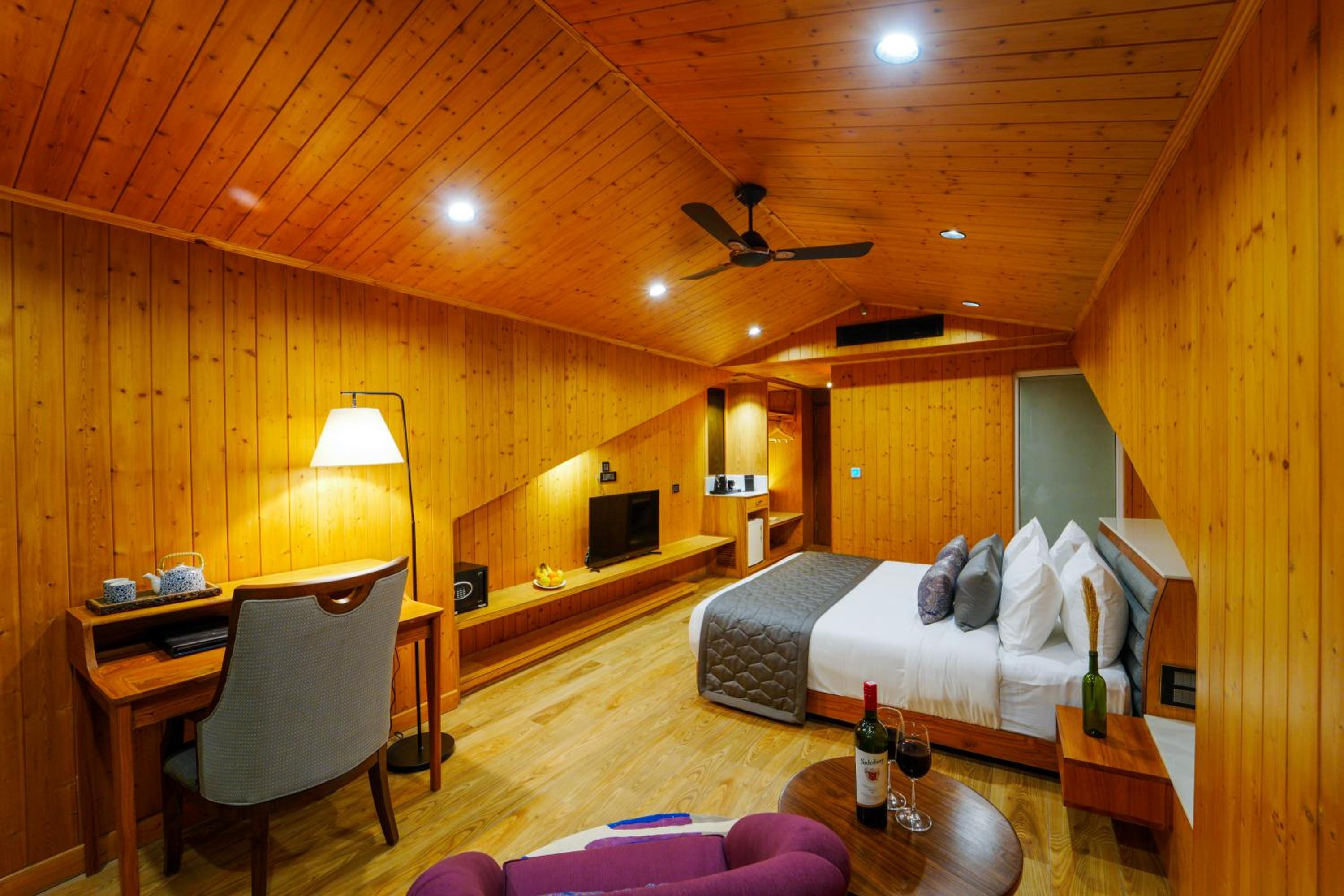 Kaithal Resort Kasauli !! Best Resort in Kasauli !! Bar !! Restaurant !! Garden !! Mountain View !!