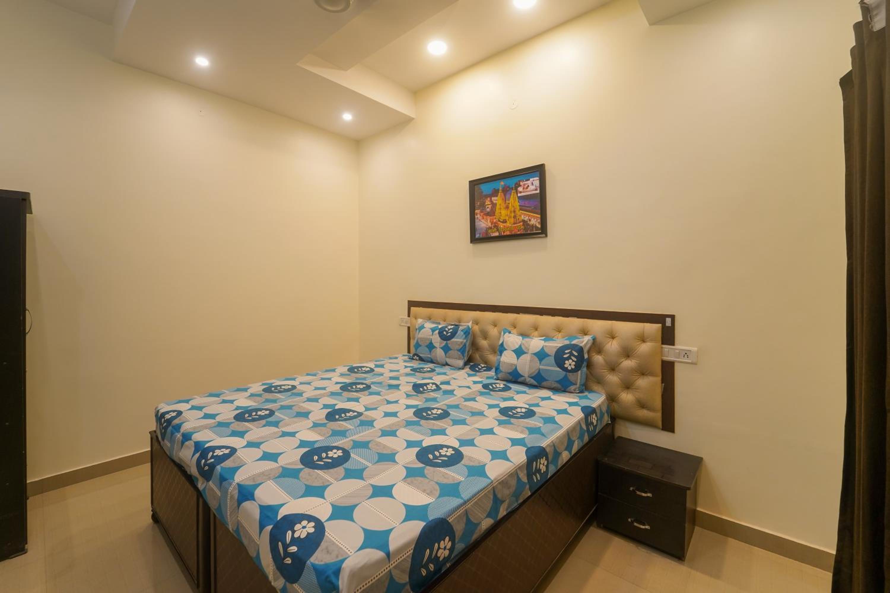 RK appartment 3 bedroom with kitchen and balcony view 3