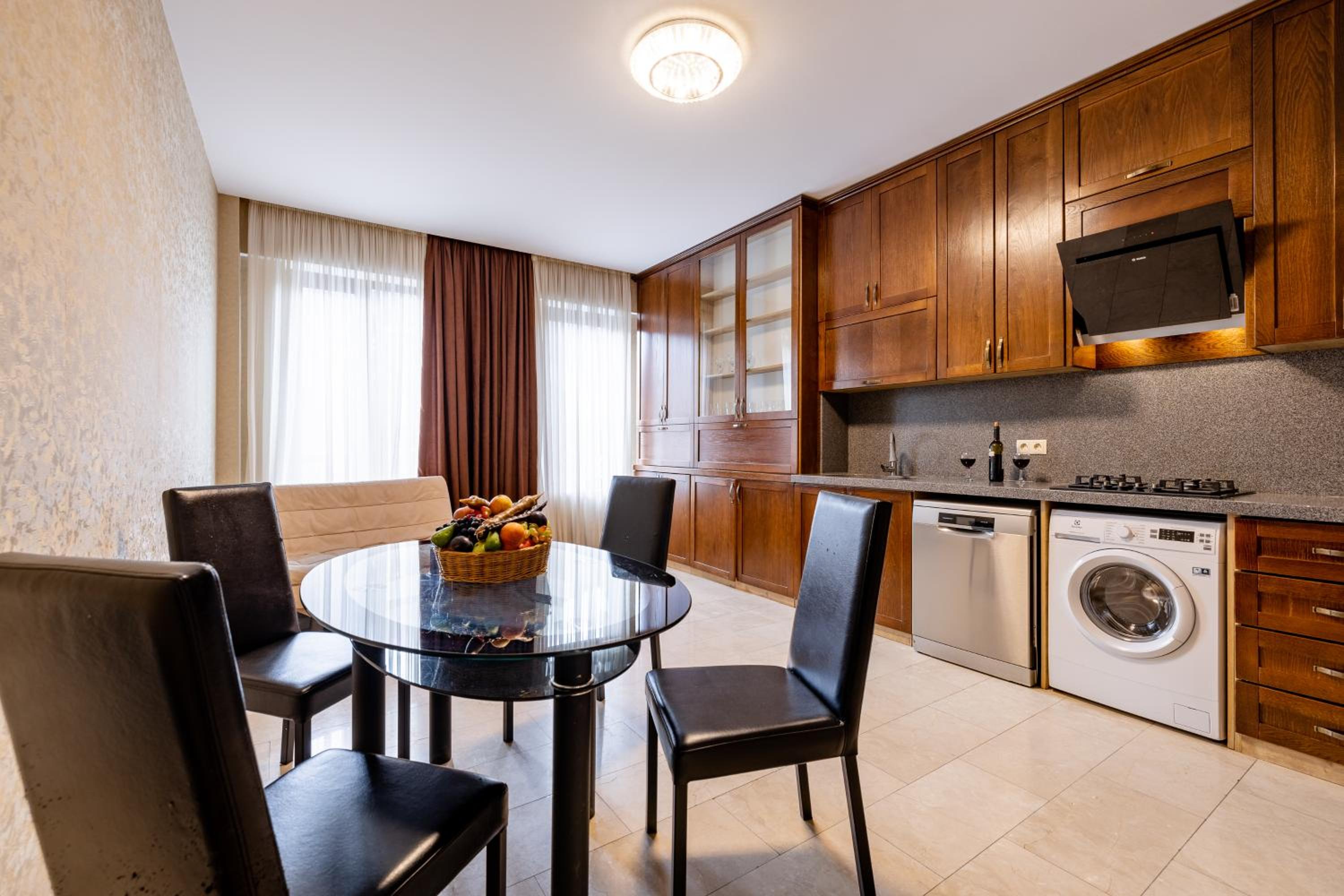 Central Cozy 5BD-5BATH Apartment
