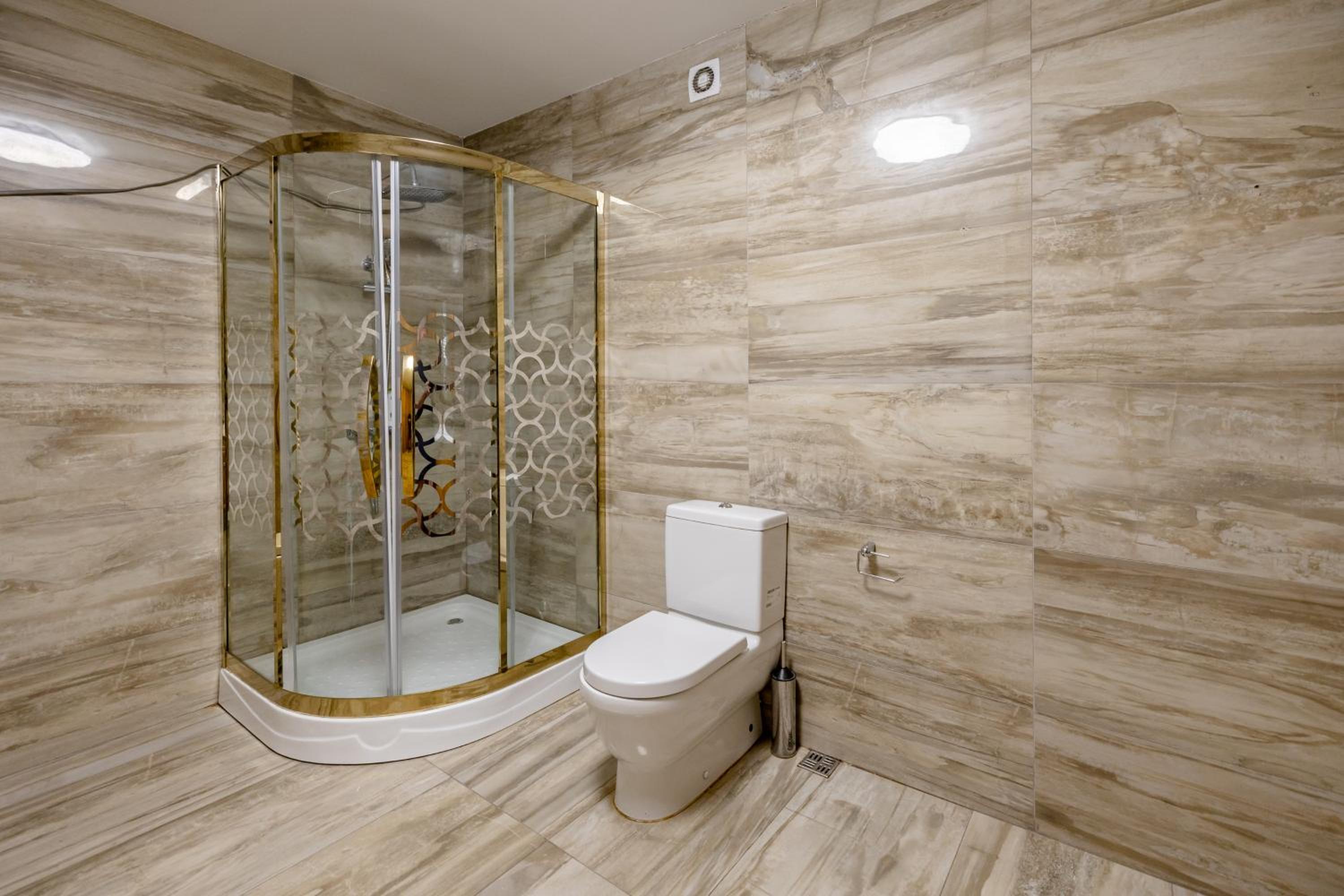 Central Cozy 5BD-5BATH Apartment
