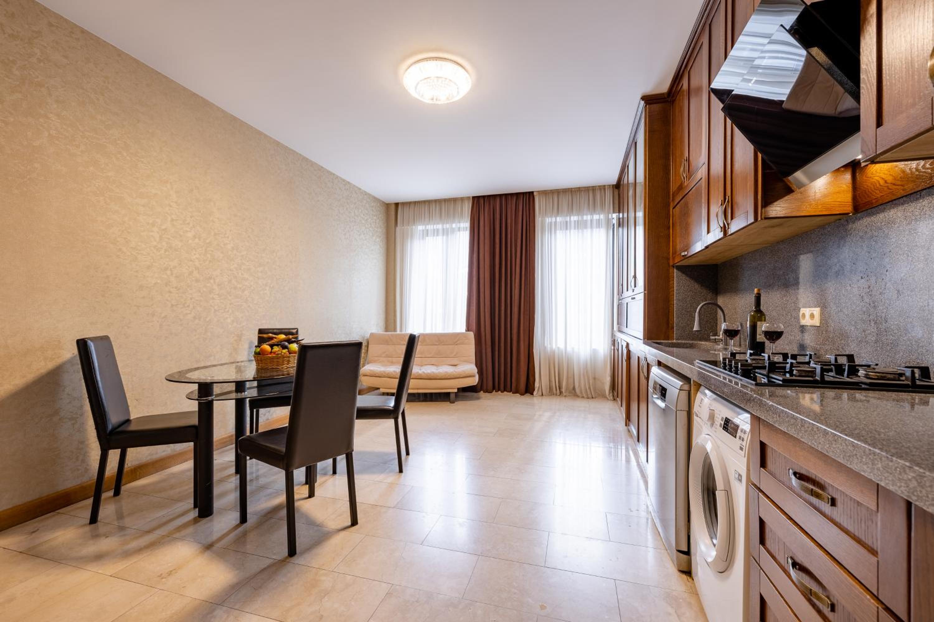 Central Cozy 5BD-5BATH Apartment