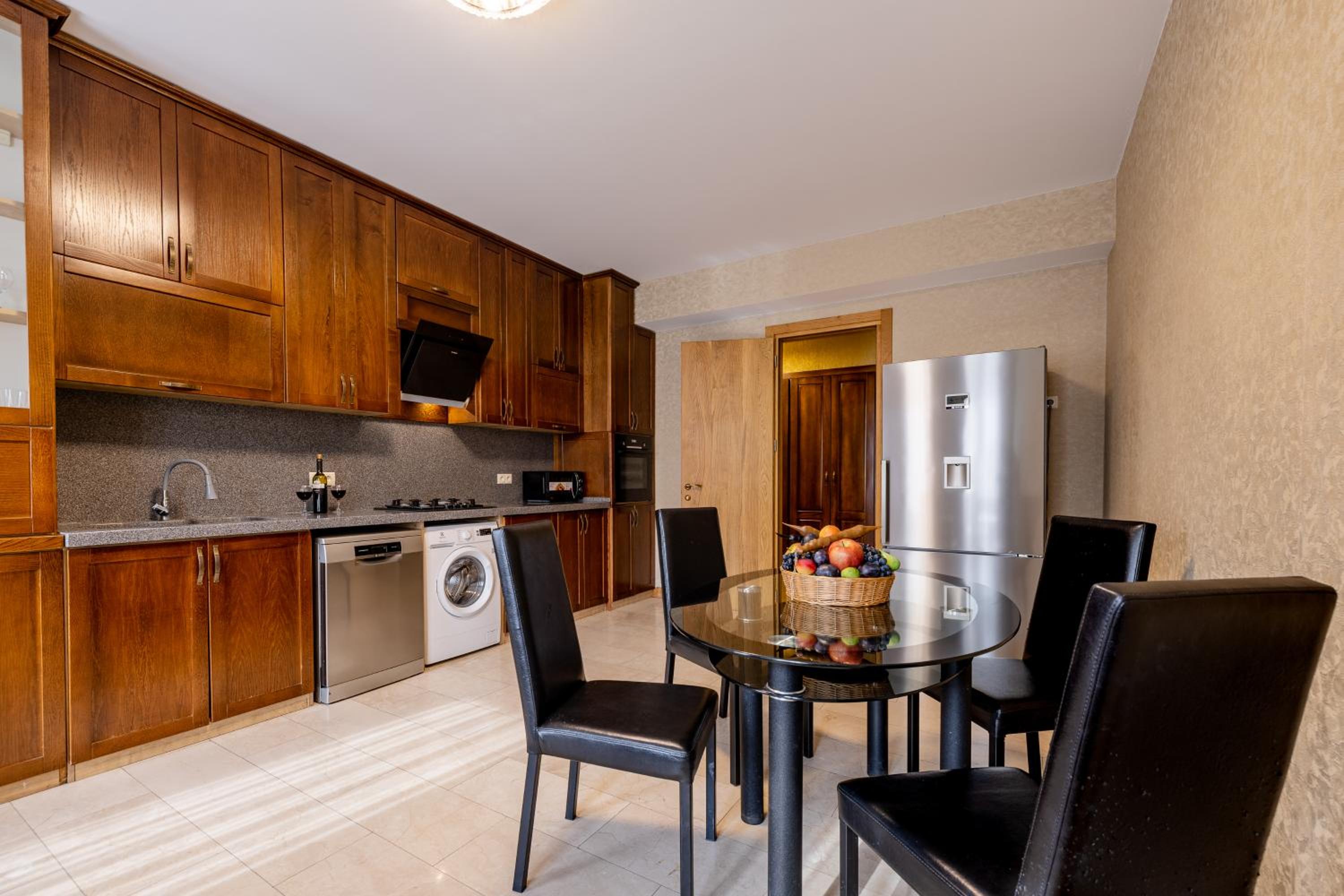 Central Cozy 5BD-5BATH Apartment