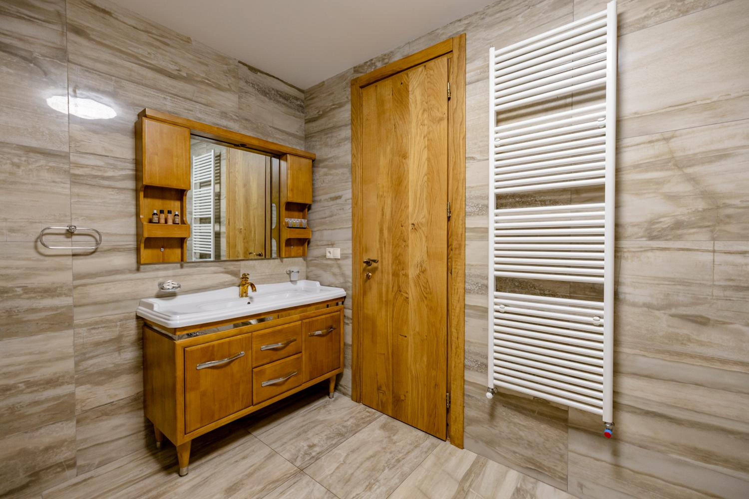 Central Cozy 5BD-5BATH Apartment