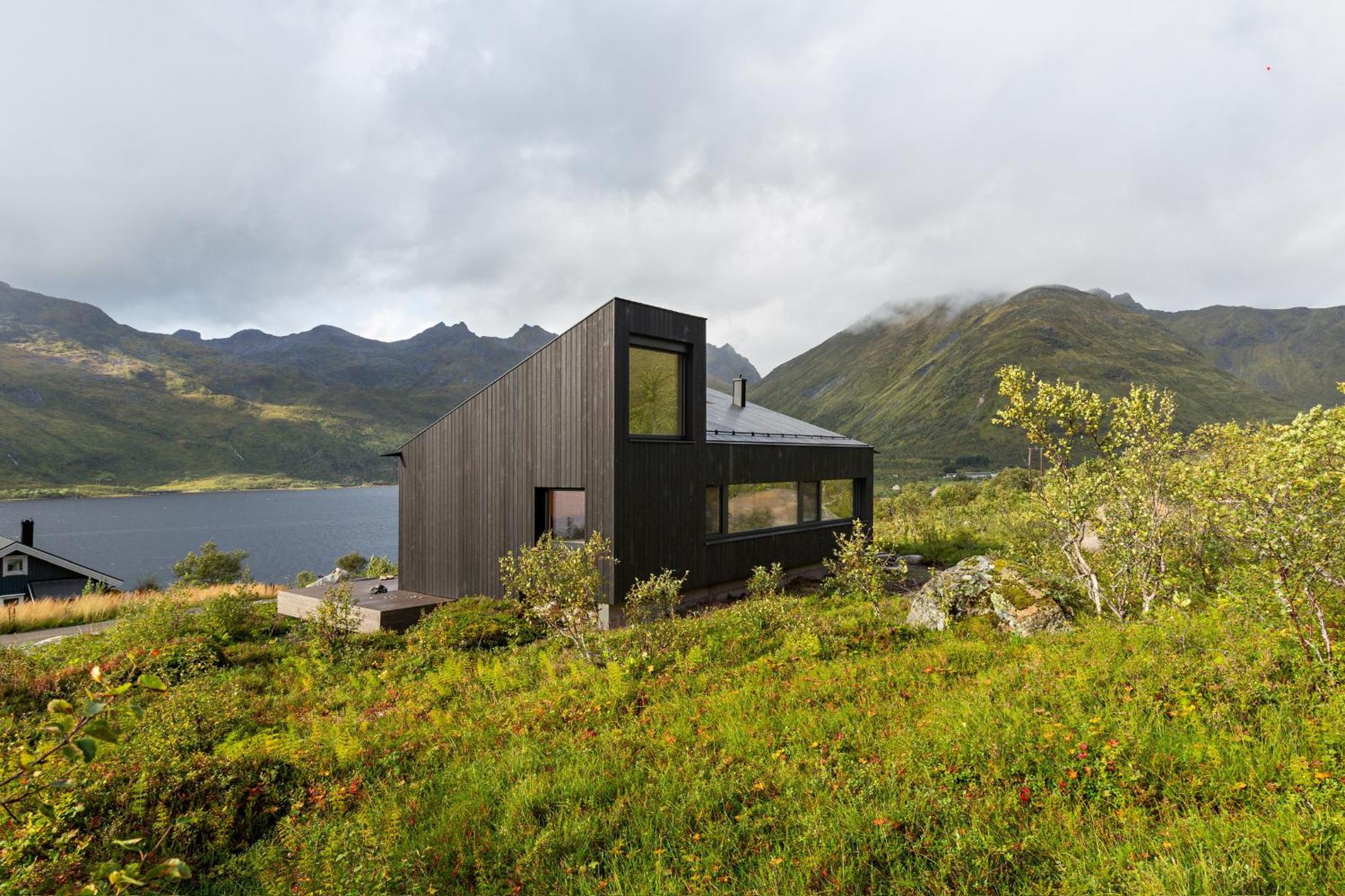 Black Aurora Nook view 3