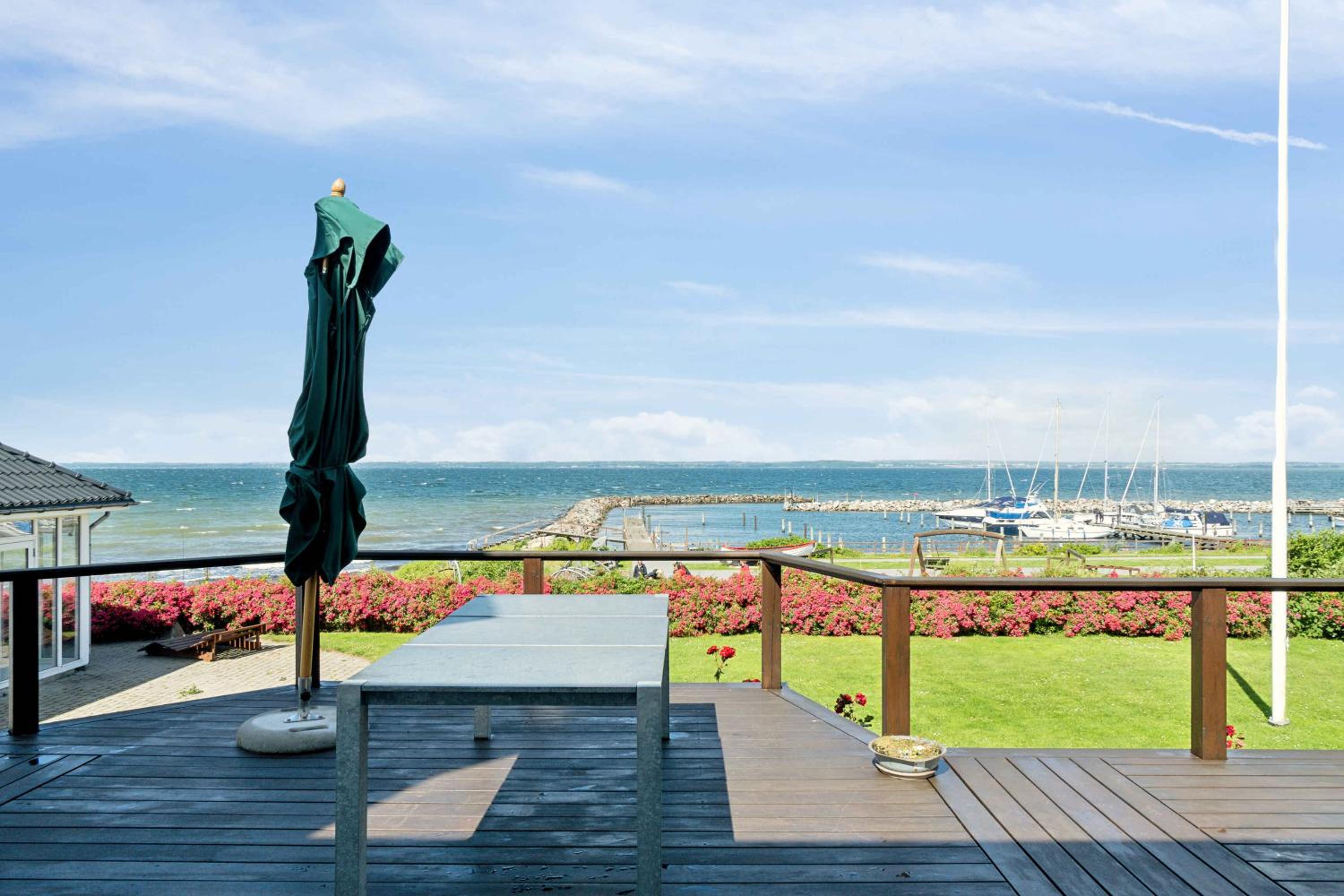 Exclusive Villa With Panorama And Beach Pavilion
