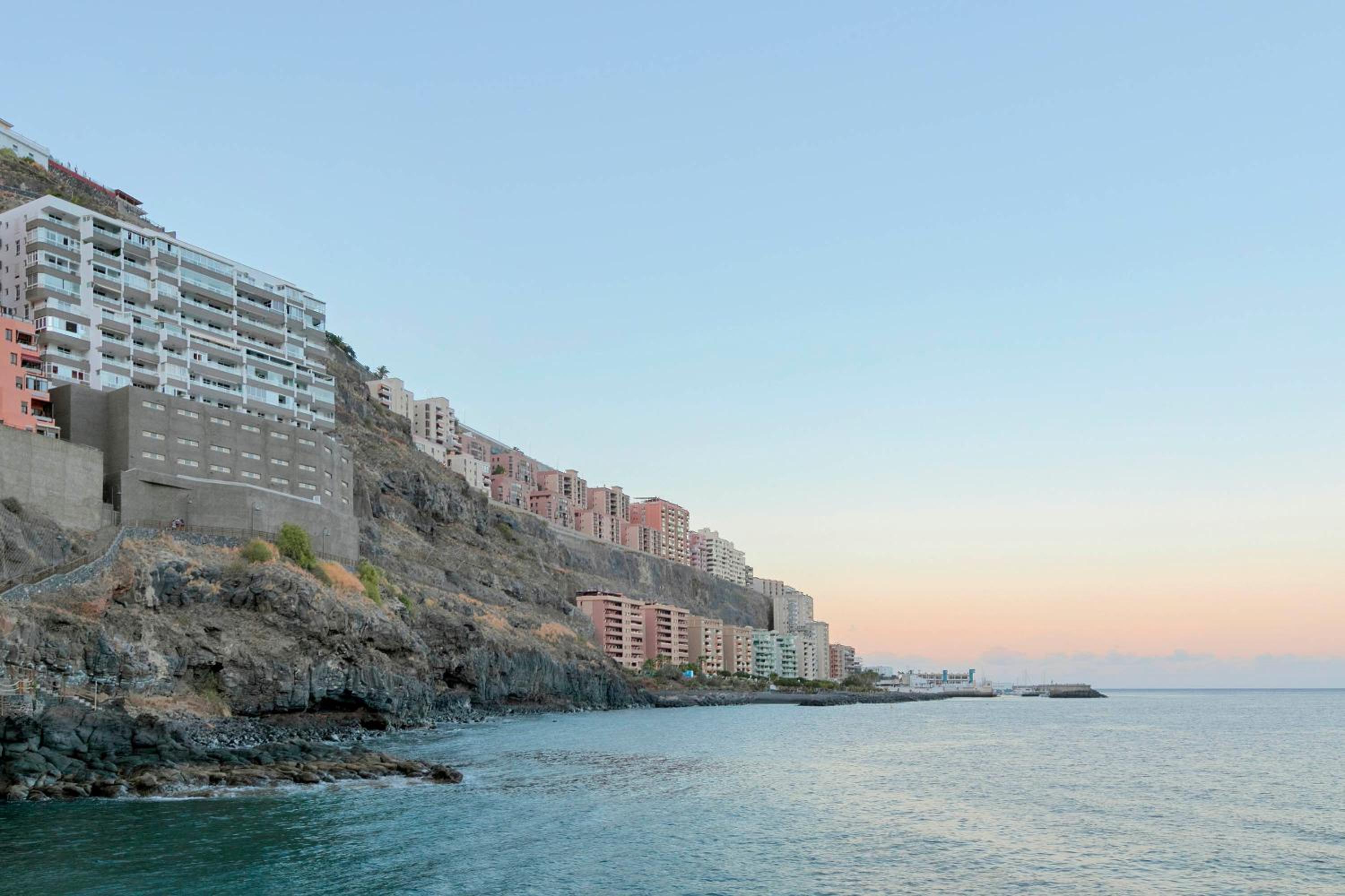 Beachfront Seaview Oasis - Private Terrace & Panoramic Ocean Views