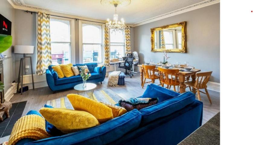 Hotel Elegant 3BR Luxury Super Large Flat with Jacuzzi - Image 1