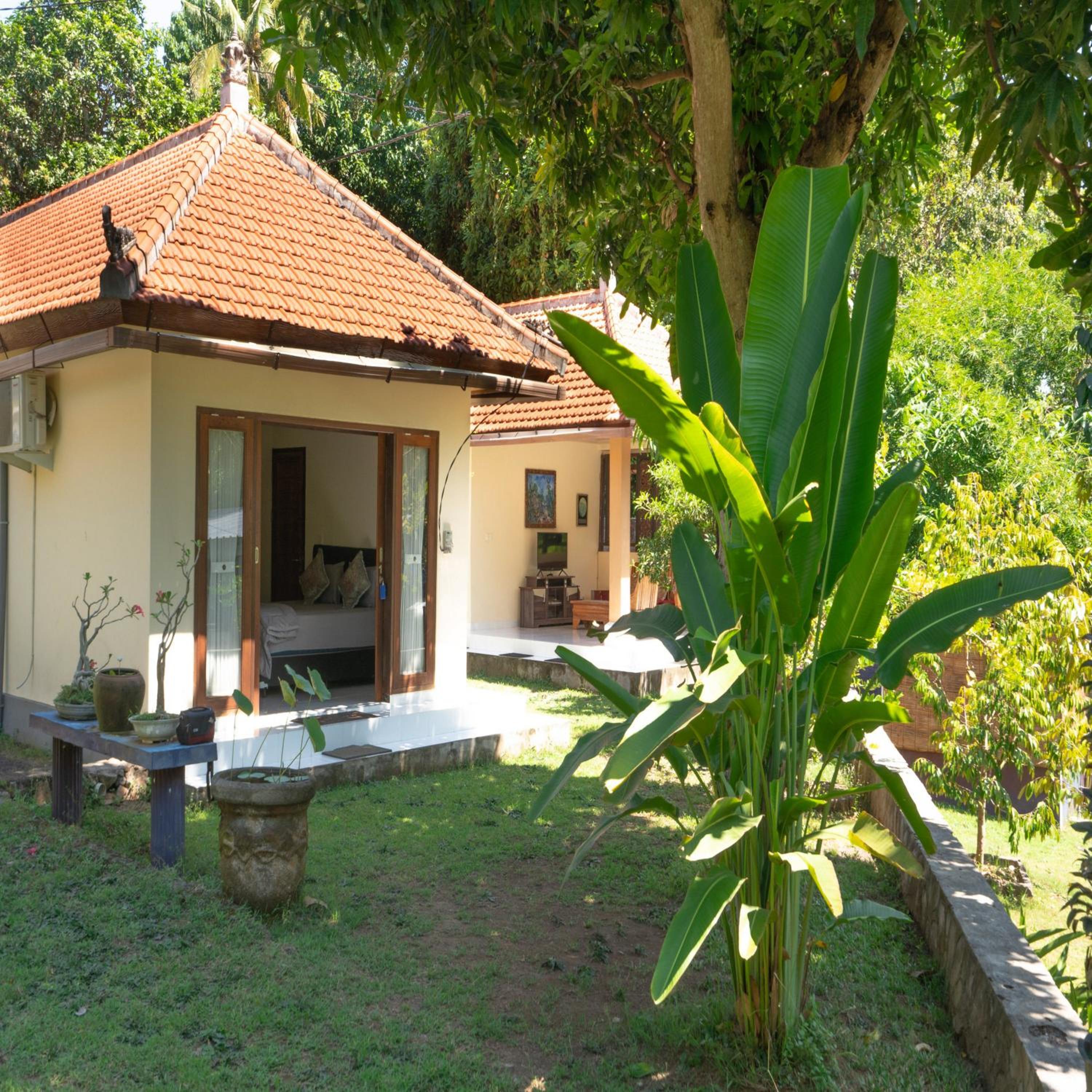 Calm Haven Villa with Amabela Garden Lovina Beach view 2