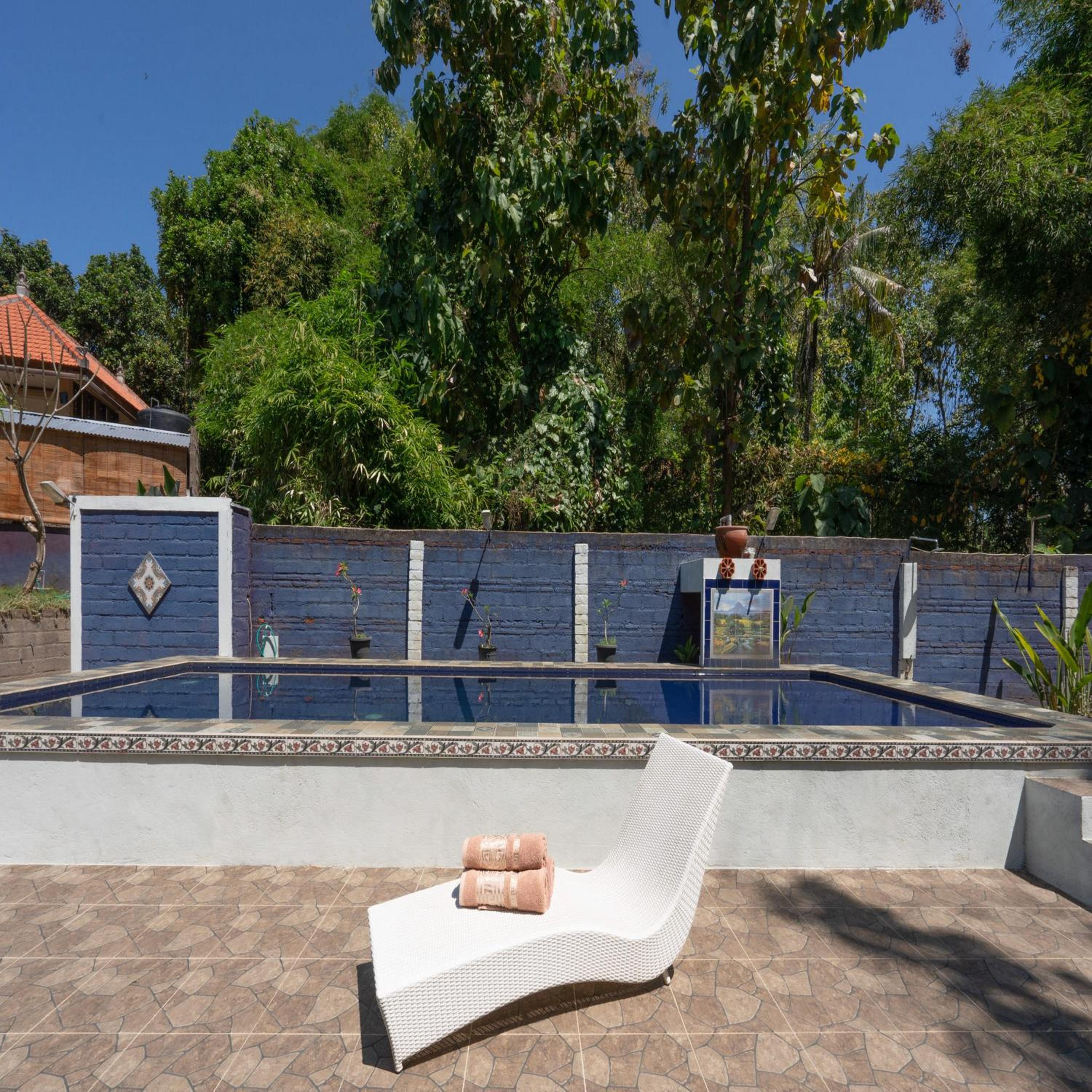 Calm Haven Villa with Amabela Garden Lovina Beach view 3