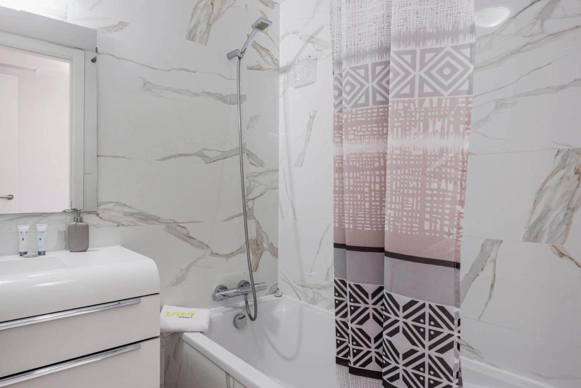 ViVi Homes - Sultana Gym, Pool, Terrace & Sea View