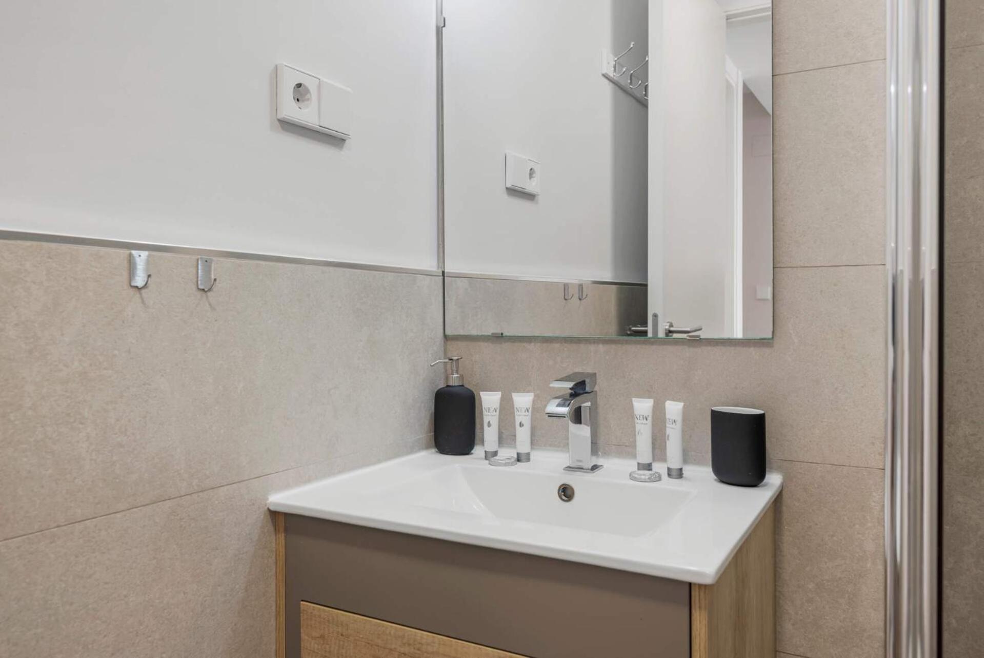 ViVi Homes - Sultana Gym, Pool, Terrace & Sea View