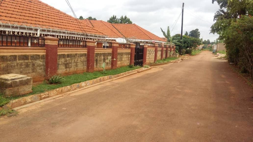 Nice private 3 bedroom holiday home Entebbe Road view 3