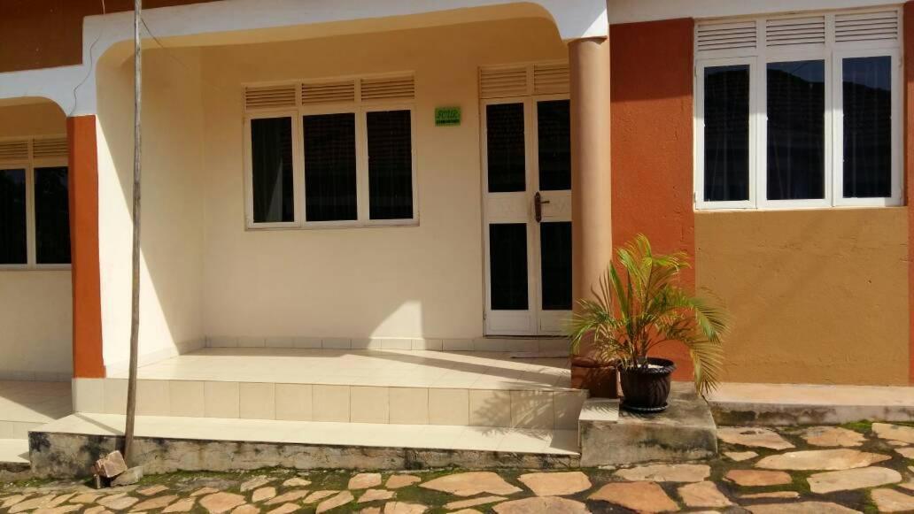 Nice private 3 bedroom holiday home Entebbe Road view 4