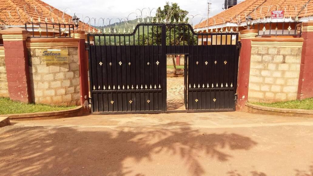 Nice private 3 bedroom holiday home Entebbe Road view 5