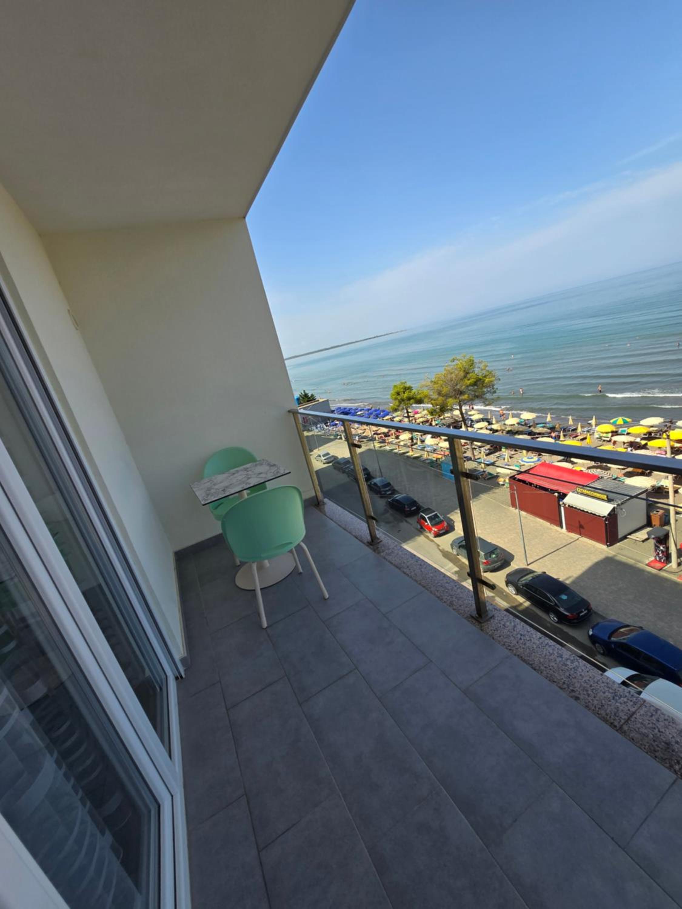Roxhensi Apartments