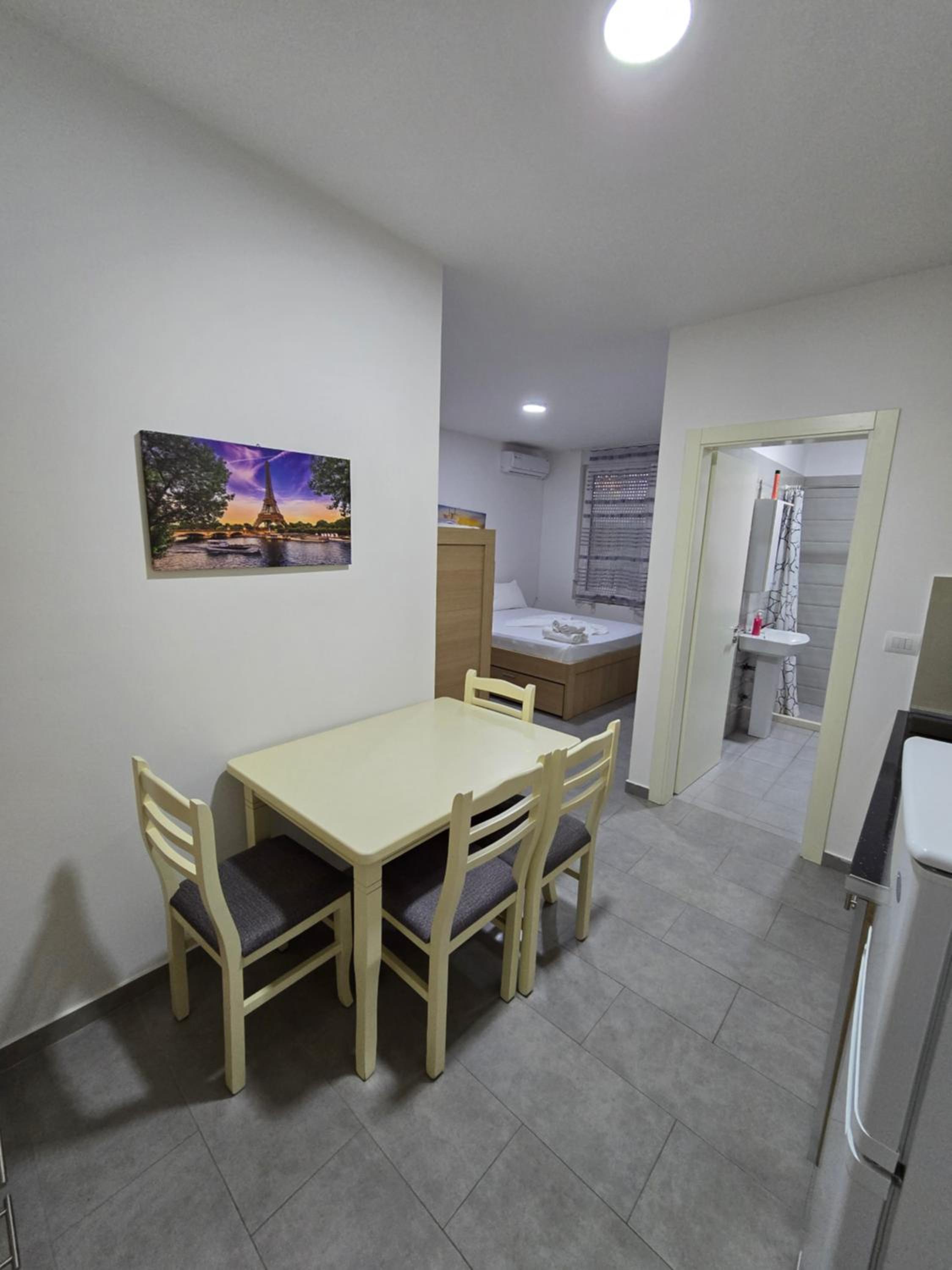 Roxhensi Apartments