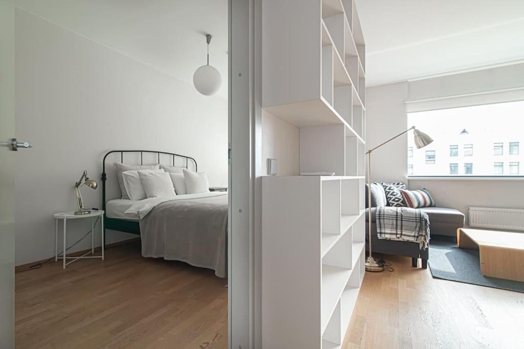 Comfortable City Center Apartment by URBAN RENT view 3