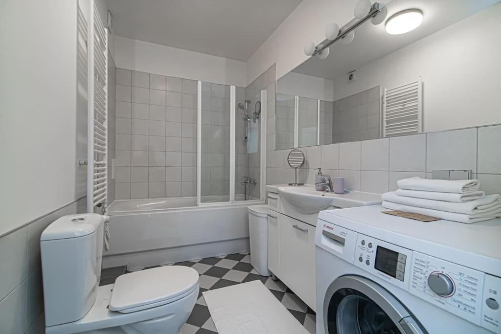 Comfortable City Center Apartment by URBAN RENT view 4