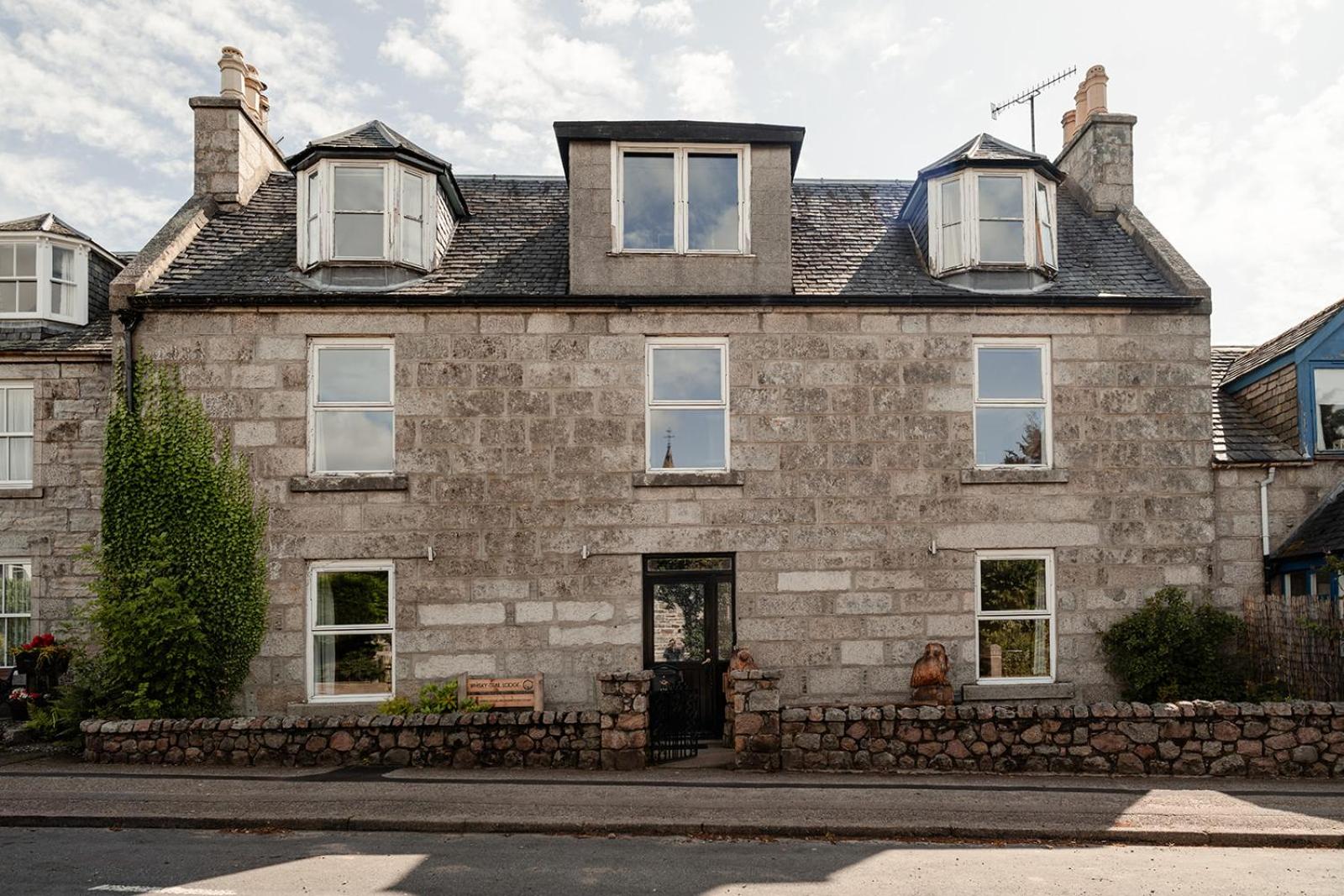 Whisky Trail Lodge - Seasgair Lodges