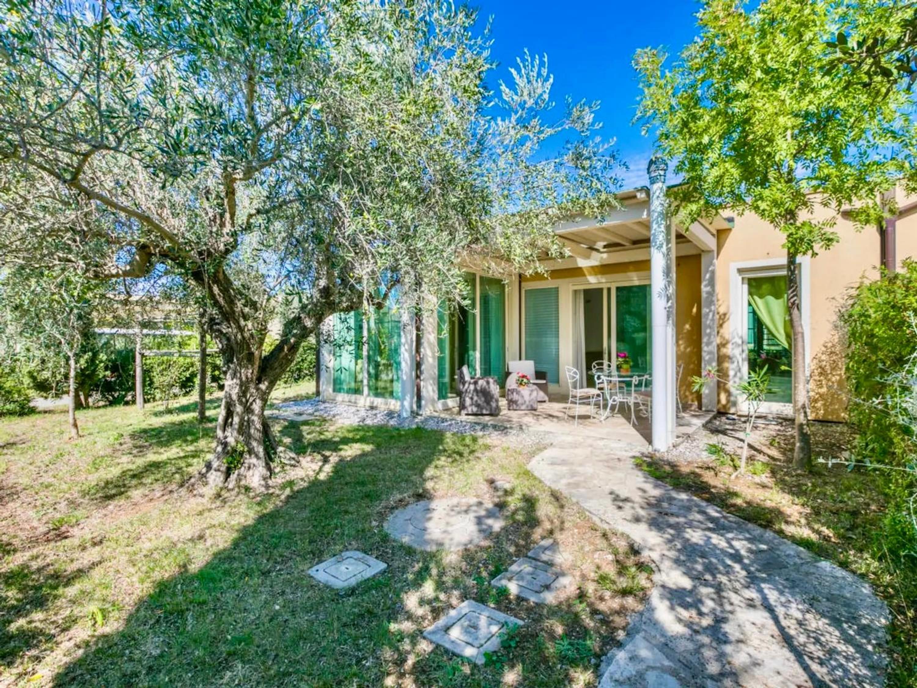 ISA-Green building-residence with swimming-pool in Cecina, elegant cottages with air conditioning and private outdoor area view 5