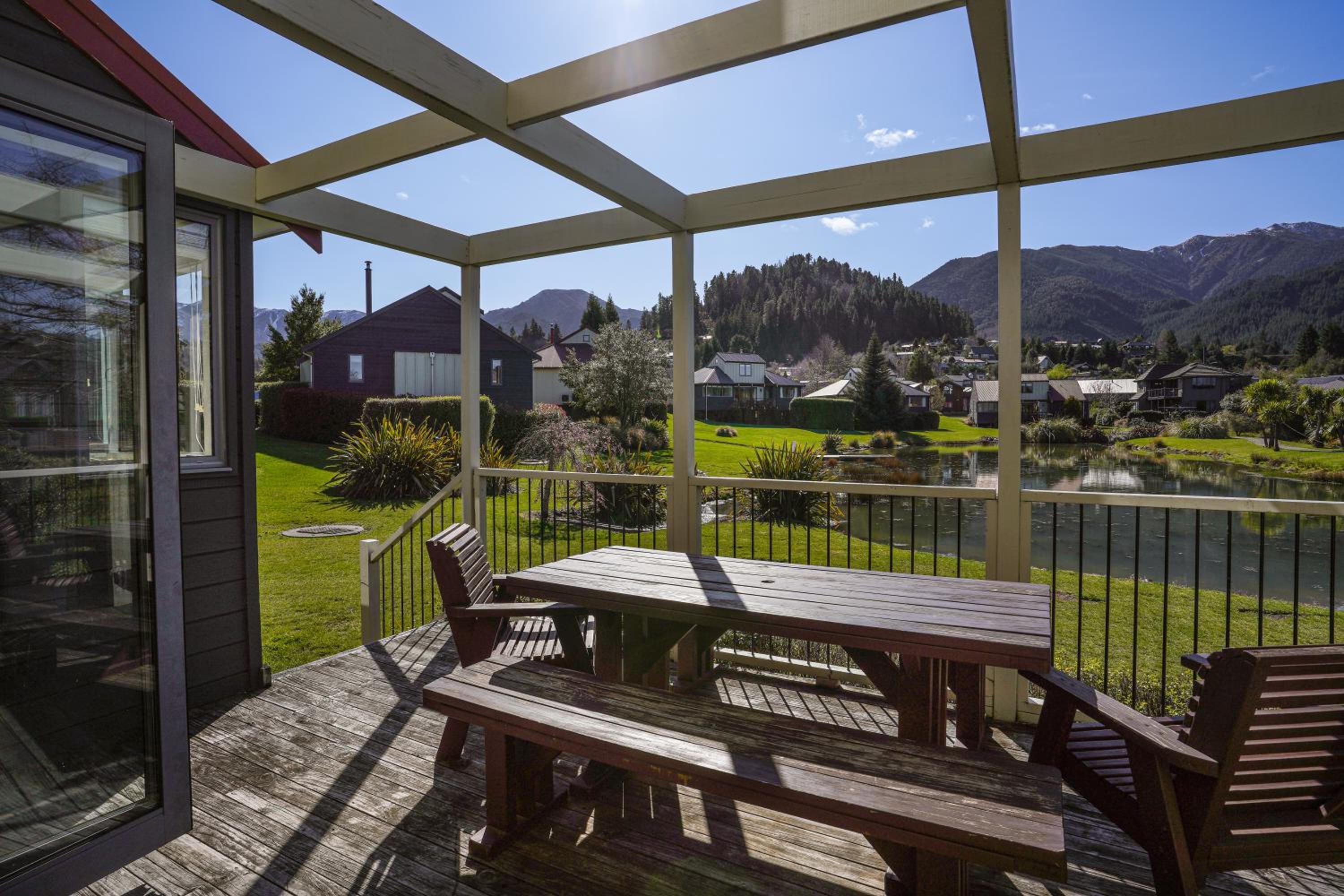 *** LAKE VILLA 458 *** view 4