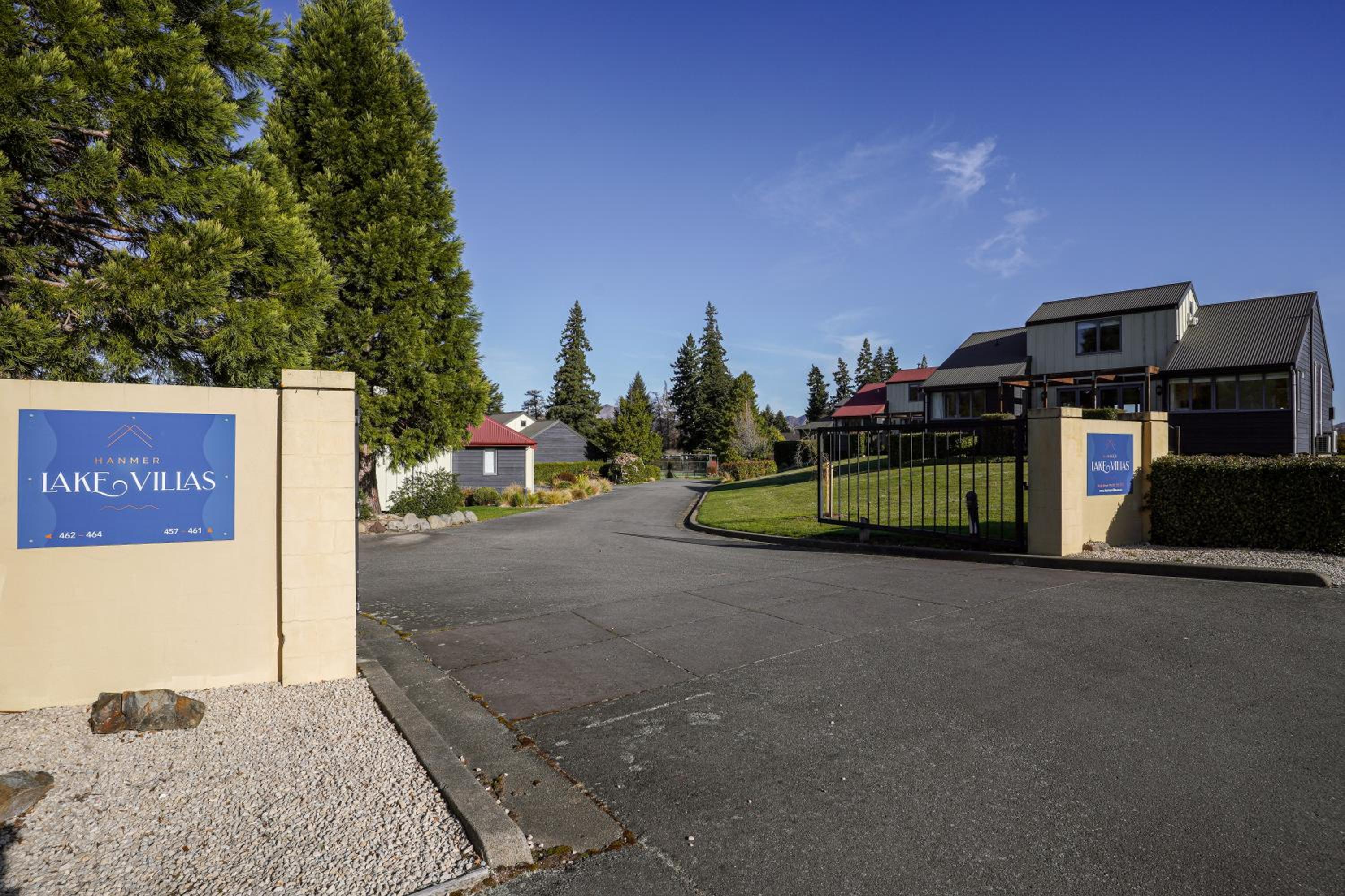 *** LAKE VILLA 458 *** view 2