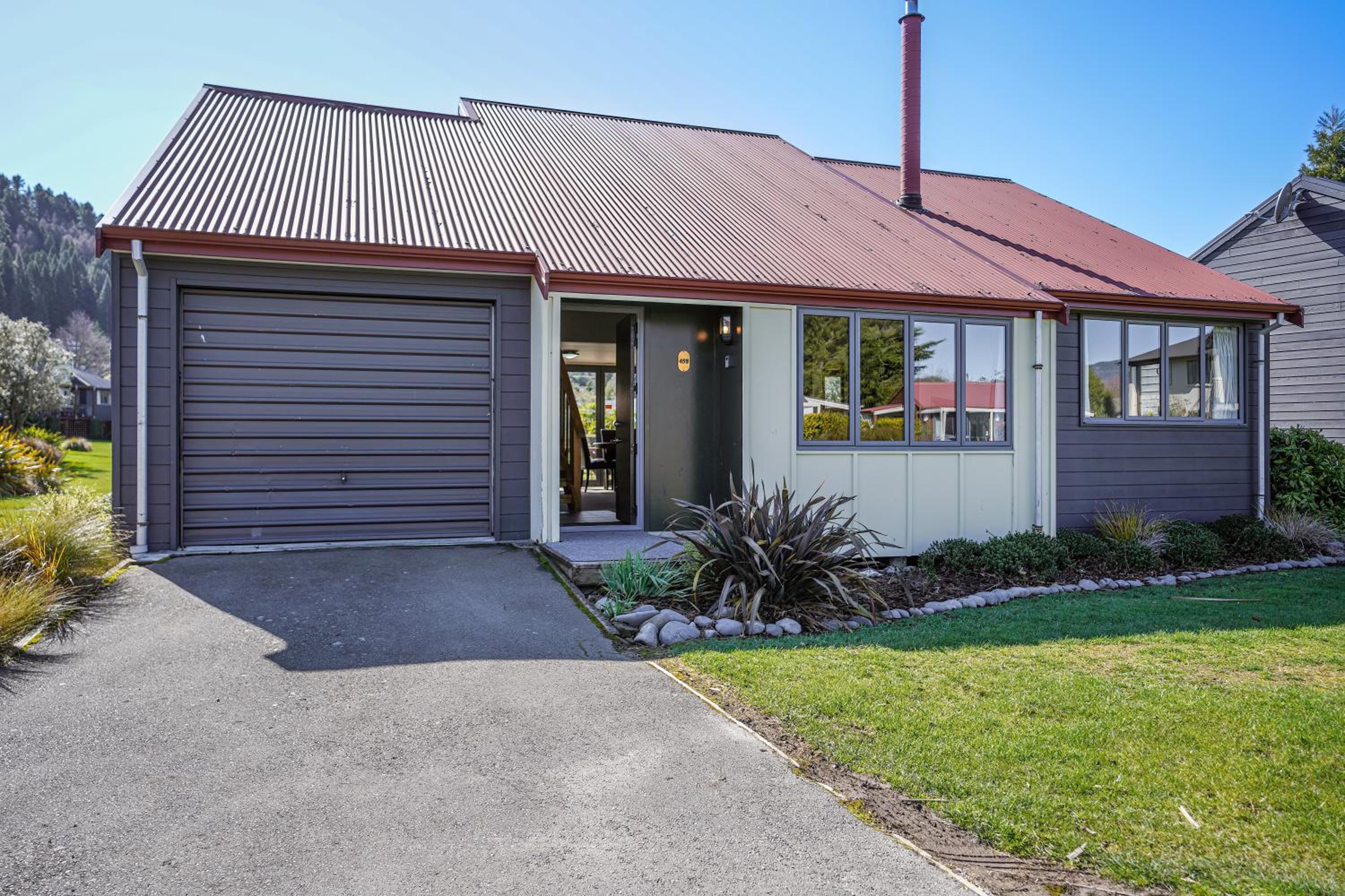 Hotel *** LAKE VILLA 458 *** - Image 1