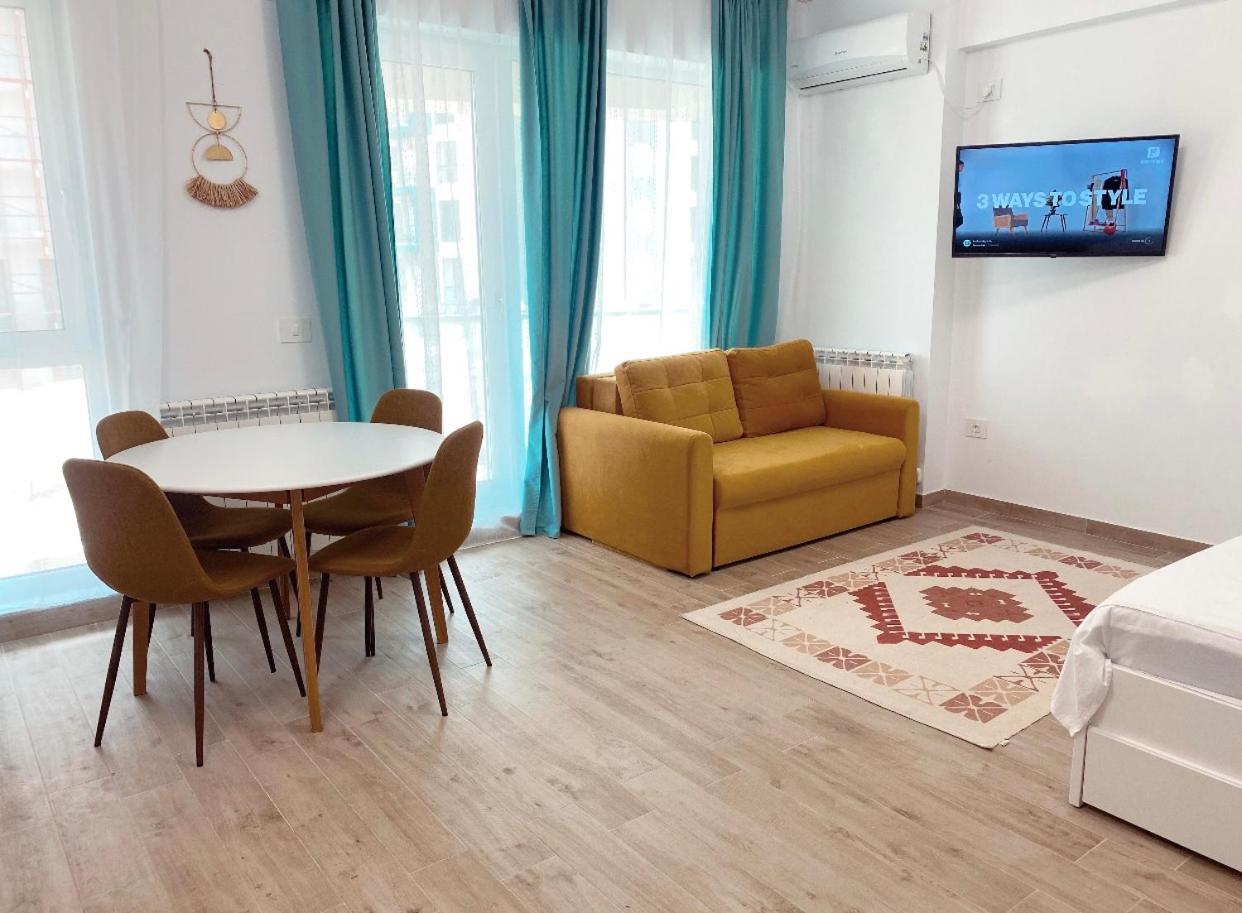 Summer memories by Meraki Studios Mamaia Nord view 5