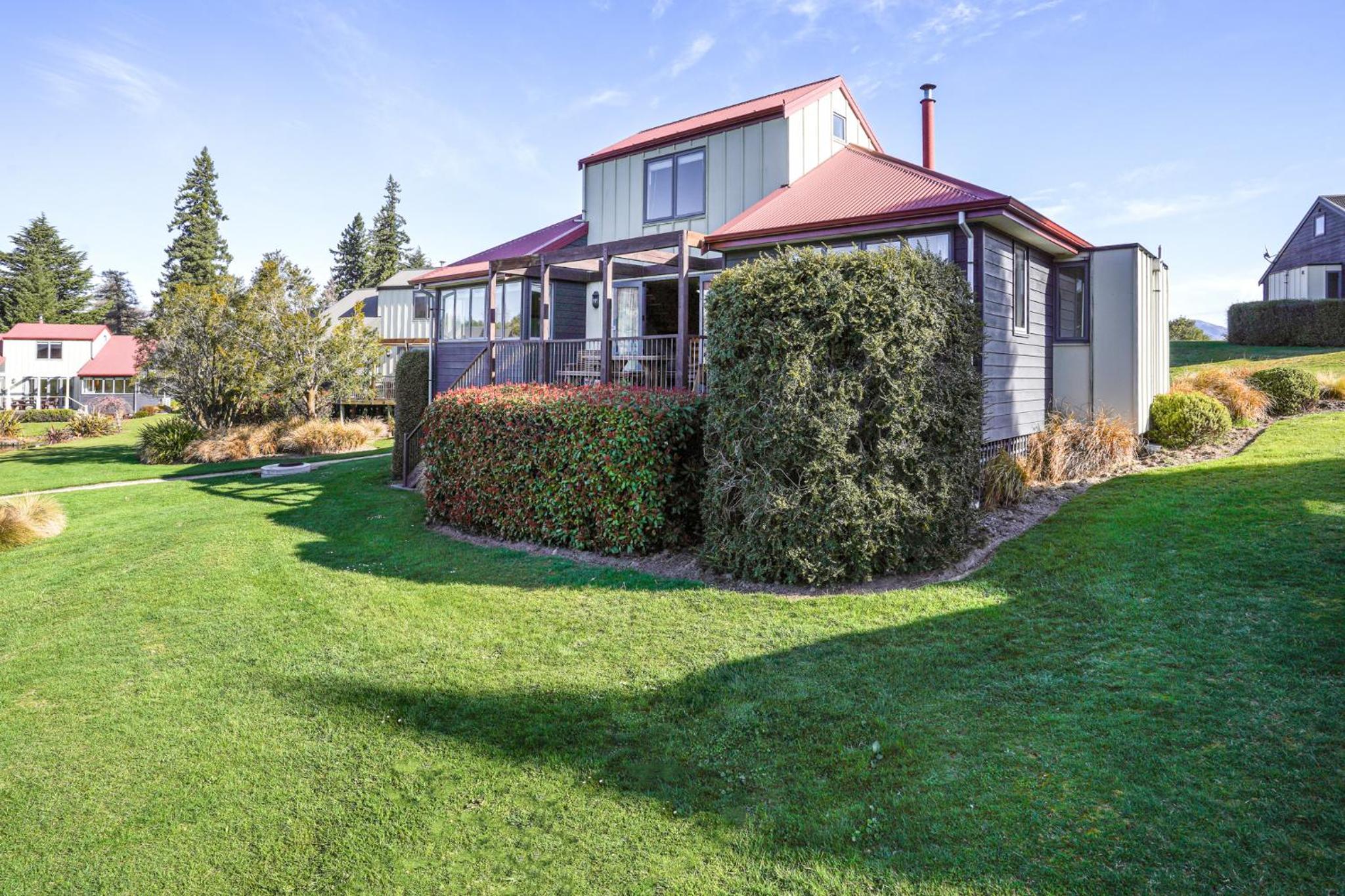 *** LAKE VILLA 460 *** view 3