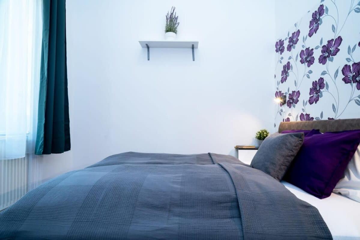 Modern Intimate Studio in the center view 3