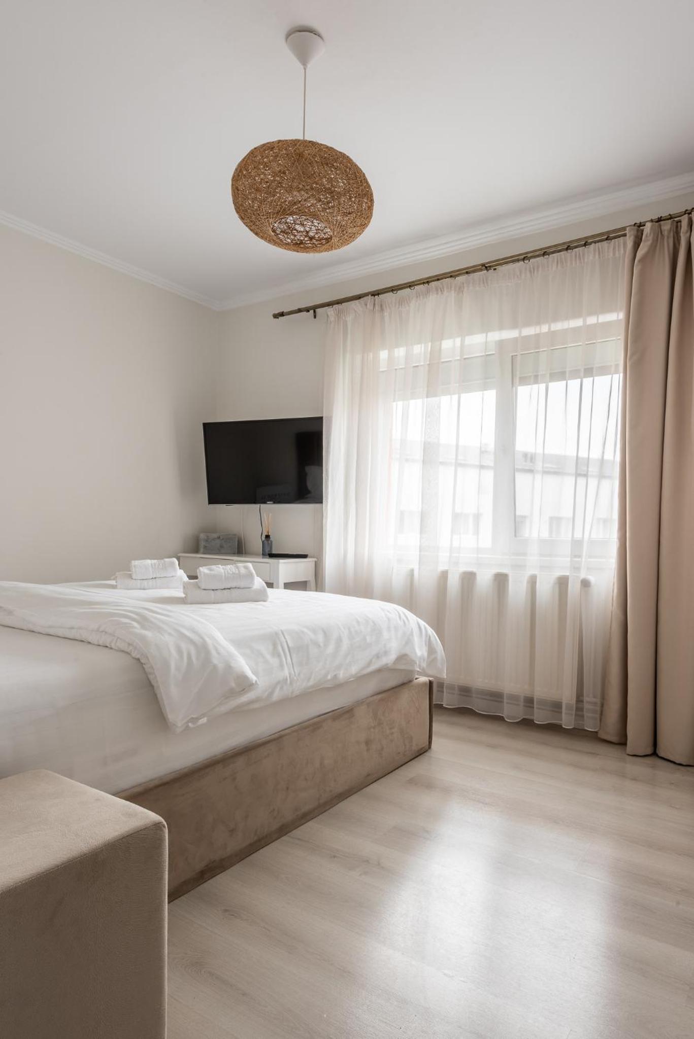 Venus Apartment near Iulius Mall view 4